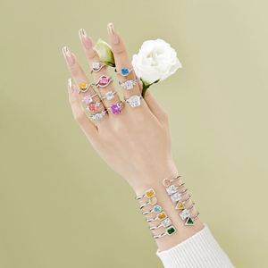 Anillo de Compromiso y Promesa de Boda de Plata de Ley con Diamantes y Circonitas 5A 8A de la Colección Secreta Exclusiva de Dylam para Mujer - Product Image 1