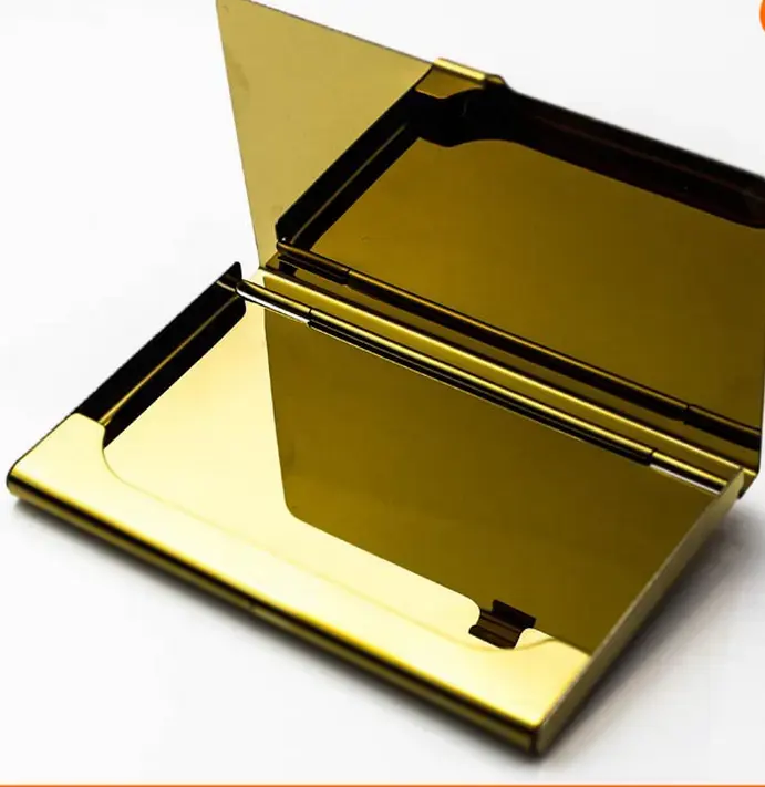 Kartu kredit permukaan dipoles emas mewah tempat kartu visa logam baja tahan karat dengan ukiran LOGO