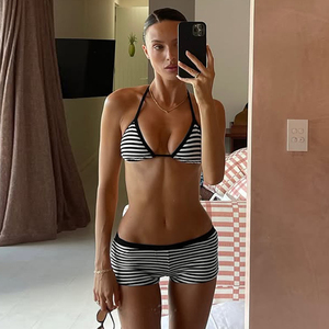 Conjunto de Dos Piezas de Punto con Cordones y Rayas de Playa - Top Halter Sexy y Shorts a Juego con Lazos en Contraste, Atuendo de Vacaciones al por Mayor - Product Image 1