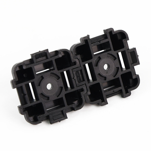 Supporti per fascette stringicavo con forte tenuta per la gestione e l'organizzazione ordinata dei cavi - Product Image 3