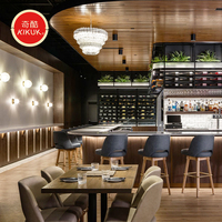 Ensemble de tables et de chaises de style moderne, écologiques et durables, conçues sur mesure pour les cafés, les restaurants et les hôtels