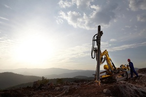 מקדחת אוויר פנאומטית מדגם Epiroc AirROC D40 לקידוח חורי פיצוץ בעומק 29.4 מטר, מופעלת באוויר, מסוג DTH, לעבודות כרייה. - Product Image 4