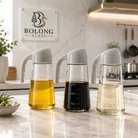 Bouteille Distributrice d'Huile en Verre Cylindrique 600ml avec Logo Personnalisé, Bouchon à Vis, Poignée, Bec Anti-Goutte et Échelle de Mesure pour Liquides – Vente en Gros