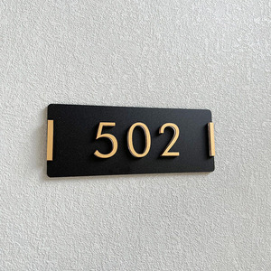 <span class=keywords><strong>Plaque</strong></span> de porte flottante moderne en acrylique 3D surélevée, personnalisée, noir et or, pour numéro de <span class=keywords><strong>maison</strong></span>, appartement ou hôtel - Product Image 4