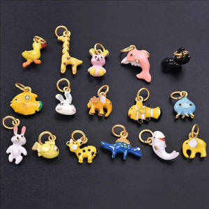 Venta al por mayor Kawaii pez delfín dibujos animados Animal conejo pato esmalte 3D colgante encanto DIY accesorios para la fabricación de joyas - Product Image 4