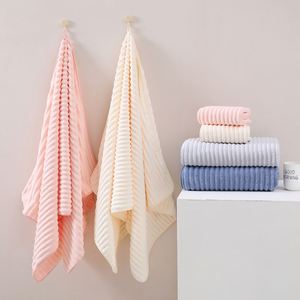 Serviette de bain extra large en corail polaire 70x140, super absorbante, en coton pur de haute qualité - Product Image 1