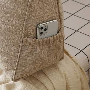 Almohada Triangular Beige de Lujo con Relleno de Espuma Viscoelástica para Lectura en Cama y Soporte para Masajes por Db - Product Image 6