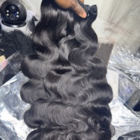 Lots de Cheveux Humains Bruts 100% Non Transformés, Cuticules Alignées, Cheveux Indiens Bouclés Bruts, Fournisseur en Gros d'Extensions de Cheveux Humains