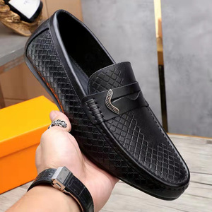 Mocasines de Cuero Negro para Hombre, Punta Redonda, Sin Cordones, Transpirables, Parte Superior de Cuero Genuino, Decoración con Hebilla, Patrón Geométrico, Suela de Goma - Product Image 3