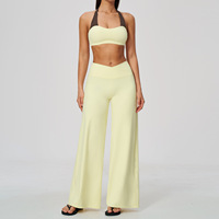 Nouvel ensemble de sport pour femme : haut court à col halter effet superposé et pantalon taille haute pour la course et le fitness