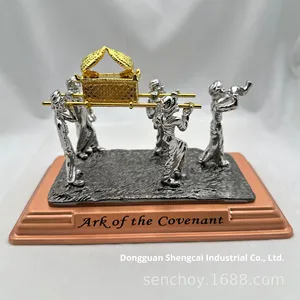 Estatua Metálica de Cinco Personas Transportando la Arca de la Alianza, Adorno Artesanal Creativo, Embalaje en Caja de Papel, Suministro del Fabricante, Regalo para el Hogar, Hecho en China - Product Image 2