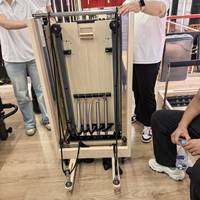Machine de Pilates pliable en bois de chêne, qualité studio, équipement de yoga pour la maison, lit de yoga, design peu encombrant, qualité OEM/ODM