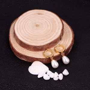 ต่างหูห่วงมุกสีทอง ดีไซน์เรขาคณิตเรียบง่าย เครื่องประดับสำหรับผู้หญิงสำหรับสวมใส่ทุกวัน - Product Image 3