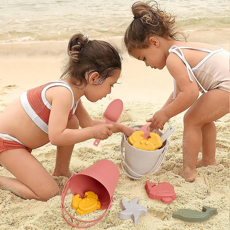 8 조각 휴대용 식품 학년 Bpa 무료 여름 해변 모래 놀이 도구 야외 아기 모래 해변 양동이 장난감 세트 실리콘 해변 장난감