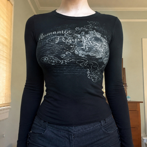 เสื้อยืดวินเทจพิมพ์ลายพังก์ แขนยาว คอกลม สีเข้ม สไตล์ Y2K สาวฮอต ลำลอง ใส่ได้หลายโอกาส - Product Image 1