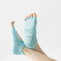 Chaussettes de yoga respirantes pour femmes, en coton, à 5 doigts, antidérapantes avec grip en silicone, pour entraînement en intérieur, prêtes à être expédiées