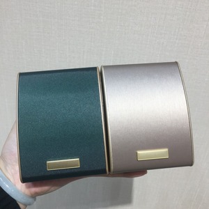 Caja de joyería de cuero y metal personalizada, nueva, para anillos, collares y pulseras, con impresión de logotipo láser. - Product Image 4