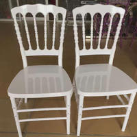 Chaises Napoléon blanches empilables modernes en vente chaude pour les locations d'événements, les mariages et les fêtes