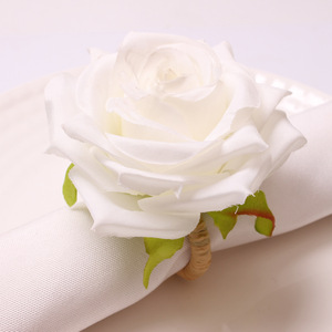 Anneaux de serviette écologiques en verdure artificielle avec perles métalliques, supports durables en plastique PE pour plantes artificielles pour la décoration de tables de mariage et de fêtes - Product Image 6