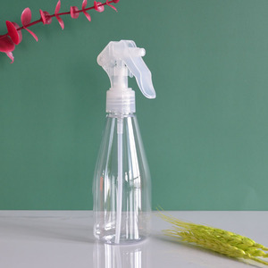 Bouteille pulvérisatrice transparente de 200 ml avec pompe manuelle en plastique PET pour l'arrosage des plantes de jardin et la distribution d'alcool - Product Image 1