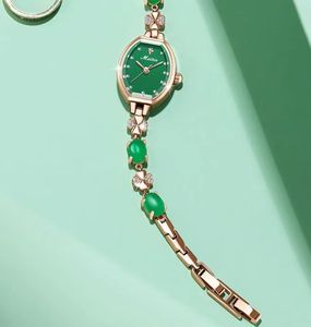 ساعة كوارتز فاخرة جديدة لعام 2025 مقاومة للماء بتصميم بيضاوي من اليشم الأخضر الهيتياني عالي الجودة مع سوار مرصع بالألماس - Product Image 5
