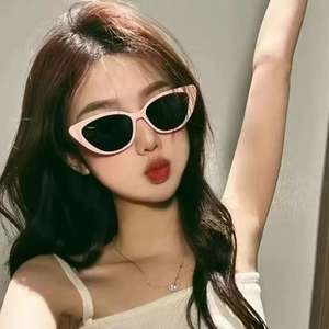 Gafas de sol Gm Cat Eye para mujer, protección UV380, clase 2, montura de PC, lentes de acrílico, estilo retro de moda - Product Image 1