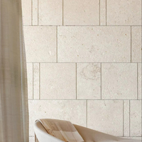 Revêtement mural extérieur en pierre calcaire beige Sahama sablée