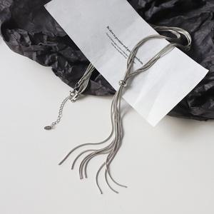 Collar Ajustable de Acero Inoxidable con Tres Capas de Cadenas de Serpiente y Collar de Acero de Titanio Apilado - Product Image 3