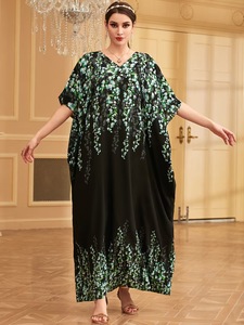 Abito da donna 2026 nuovo con stampa margherite su sfondo nero, scollo a V e maniche a pipistrello, elegante e alla moda per tutti i giorni - Product Image 4