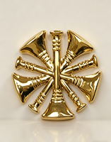 Insignia Metálica Personalizada 3D con Forma de Trompeta de Bombero / Trompeta Antigua de Aleación de Zinc, Chapada en Oro/Níquel Tradicional, Impresa con UV