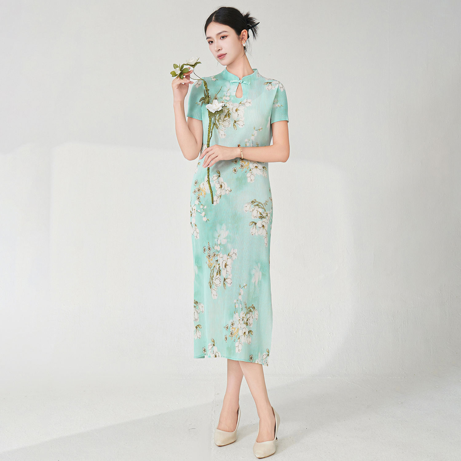 มีสีเขียวขุ่น