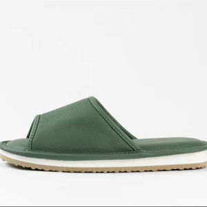 Zapatillas de interior cómodas con logotipo personalizado Zapatillas de casa de mujer de invierno a la venta - Product Image 1