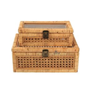 Juego de cajas artesanales de ratán con tapa de vidrio Juego de 2 cajas de caña y ratán para exhibición Hecho en Vietnam - Product Image 1