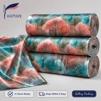 Tissu satiné en twill 100% polyester, imprimé numérique, respirant, doux et lisse, pour robe et costume femme