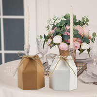 Motif hexagonal couleur unie petites boîtes de papier de friandises pour paquet de cadeau de fête de mariage boîtes de papier de chocolat avec ruban