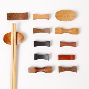 Reposapalillos de madera, soporte para palillos de sándalo rojo y madera de ala de pollo, estilo chino para el hogar y hoteles - Product Image 1