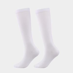 Chaussettes de compression pour la course à pied et le cyclisme, couleur unie, nylon, soutien gradué, taille junior, chaussettes décontractées classiques - Product Image 2