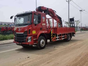 Camion grue Dongfeng 4x2 certifié CE, camion de transport de 10 tonnes avec grue à flèche articulée pliable - Product Image 2