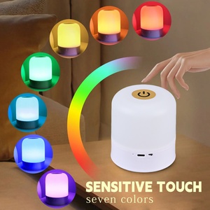 Lampe de nuit portable moderne à télécommande RGB, 1200 mAh, avec capteur tactile intelligent, intensité réglable, émission blanc chaud pour chambre à coucher - Product Image 1
