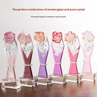 Trophée en cristal personnalisé, haut de gamme, élégant, créatif, en forme de rose, récompense commémorative de retraite, fabriqué en Chine