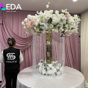 Support de fleurs doré brillant LEDA pour table de mariage, centre de table en métal doré pour décoration de table de mariage - Product Image 1