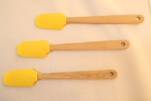 Ustensile de cuisine résistant à la chaleur, mini spatule en silicone, cuillère à mélanger, manche en bois de hêtre, grattoir pour pâtisserie, logo disponible - Product Image 4