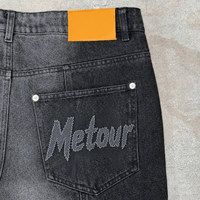 Fabricant de jeans en denim, jeans vintage déchirés et usés, style streetwear, avec empiècements, coutures à la main, patchs, pantalons en denim pour hommes
