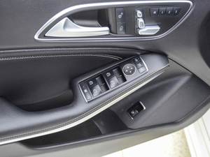 Boutique SUV <span class=keywords><strong>Mercedes</strong></span>-B Enz <span class=keywords><strong>CLA</strong></span> 2016 <span class=keywords><strong>CLA</strong></span> 200 Hybrid Gas <span class=keywords><strong>Mano</strong></span> derecha Dirección Turbo Auto Alta calidad Coche de moda Venta a granel - Product Image 2