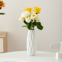 Vase en céramique blanc moderne, simple et créatif pour arrangement floral de bureau haut de gamme, table à manger, salon, fleurs fraîches