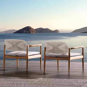 Silla de Madera Maciza para Exteriores con Respaldo de Ratán y Cojín para Jardín o Patio, Diseño Minimalista, Muebles Duraderos - Product Image 3