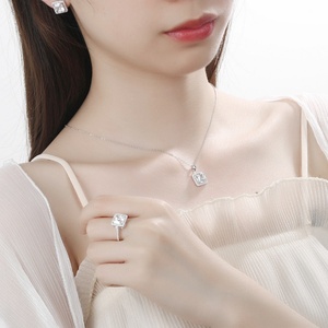 Ensemble de bijoux tendance en zircon plaqué or et rhodium pour femmes, hommes et enfants, vente en gros de bijoux fins - Product Image 4