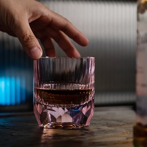 <span class=keywords><strong>Verre</strong></span> à <span class=keywords><strong>whisky</strong></span> de luxe en cristal épais, écologique, sans plomb, réutilisable, 150 ml, <span class=keywords><strong>verre</strong></span> à <span class=keywords><strong>whisky</strong></span> à facettes taillé à la main, base lourde pour bar à domicile - Product Image 6