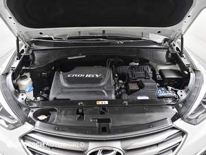 Hyundai Santa Fe 2.0 CRDi AWD SUV Diésel con Techo Panorámico, Motor Potente, Conducción Suave, Ideal para Familias y Negocios de Exportación - Product Image 6