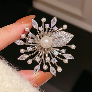 Broches Ultra Elegantes de Latón con Circonita Transparente en Forma de Fuegos Artificiales, Broche Infantil Versátil, Joyería de Moda - Product Image 1